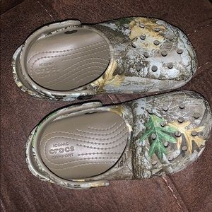 Toddler crocs size 10 camo NWOT